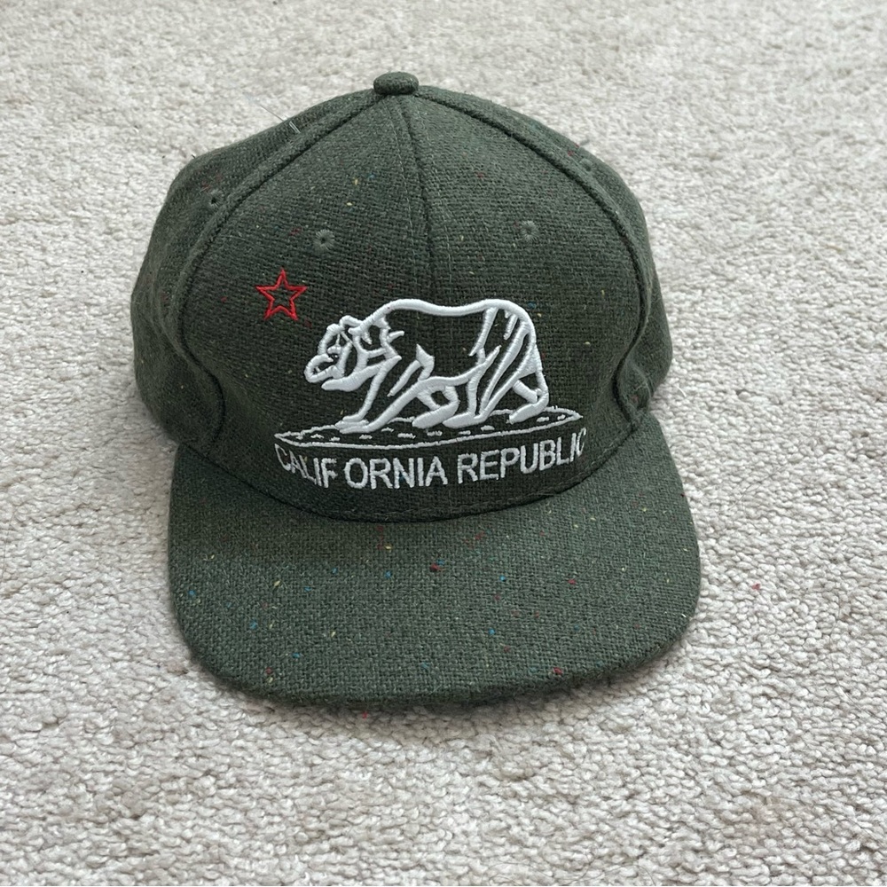 California Republic Cali Bear Embroidered Flat Bill Snapback Hat Cap NWOT